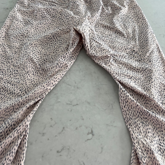 Lululemon 3/4 pants - super light stretchy top - Picture 3 of 4